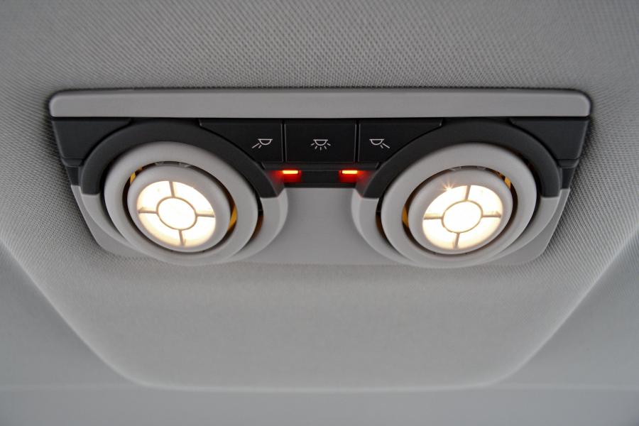  BMW 5-Series Long-Wheelbase 2010 года  (CN) (фото 7 из 77)